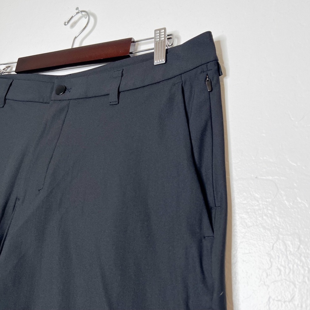 Lululemon Shorts Mens Commission Classic-Fit Short 9" - Picture 4 of 8